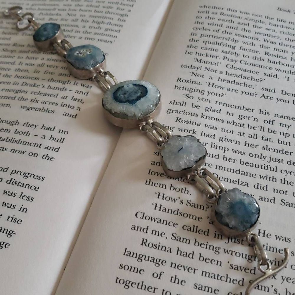 Sliced Blue Agate Geodes Bracelet - Picture 7 of 8